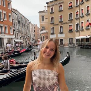 Meet your Posher, Jennifer